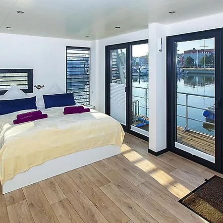 Houseboat Floating Blue Active, * Ribnitz-Damgarten