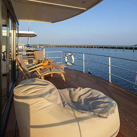 Botel Houseboat Floating Blue Active,