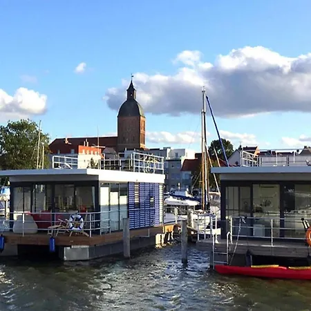 Botel Houseboat Floating Blue Active,